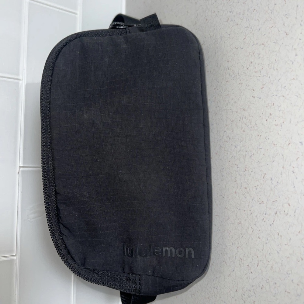 lululemon athletica mini belt bag